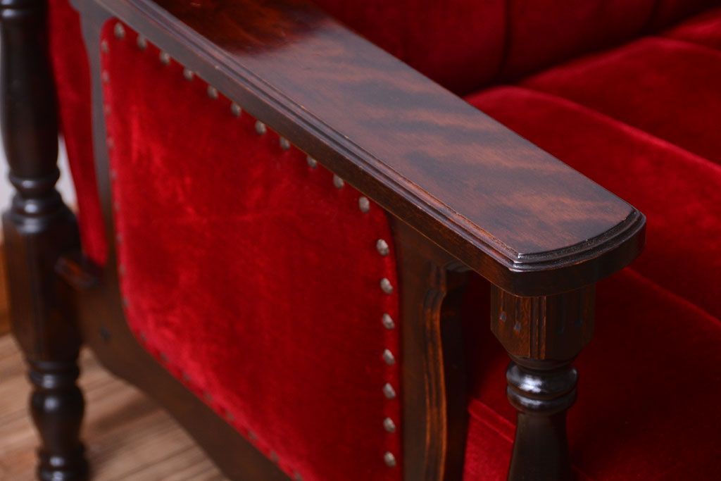 ヴィンテージ家具　ビンテージ　上品なデザイン!赤色布地の高級ソファ