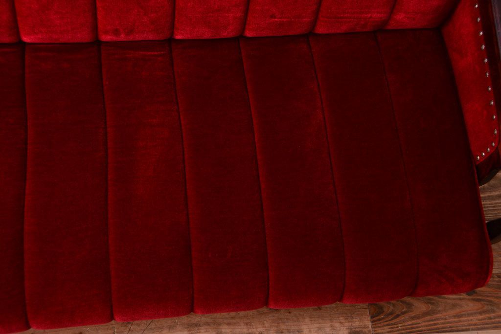 ヴィンテージ家具　ビンテージ　上品なデザイン!赤色布地の高級ソファ
