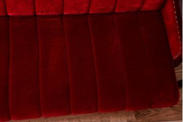 ヴィンテージ家具　ビンテージ　上品なデザイン!赤色布地の高級ソファ