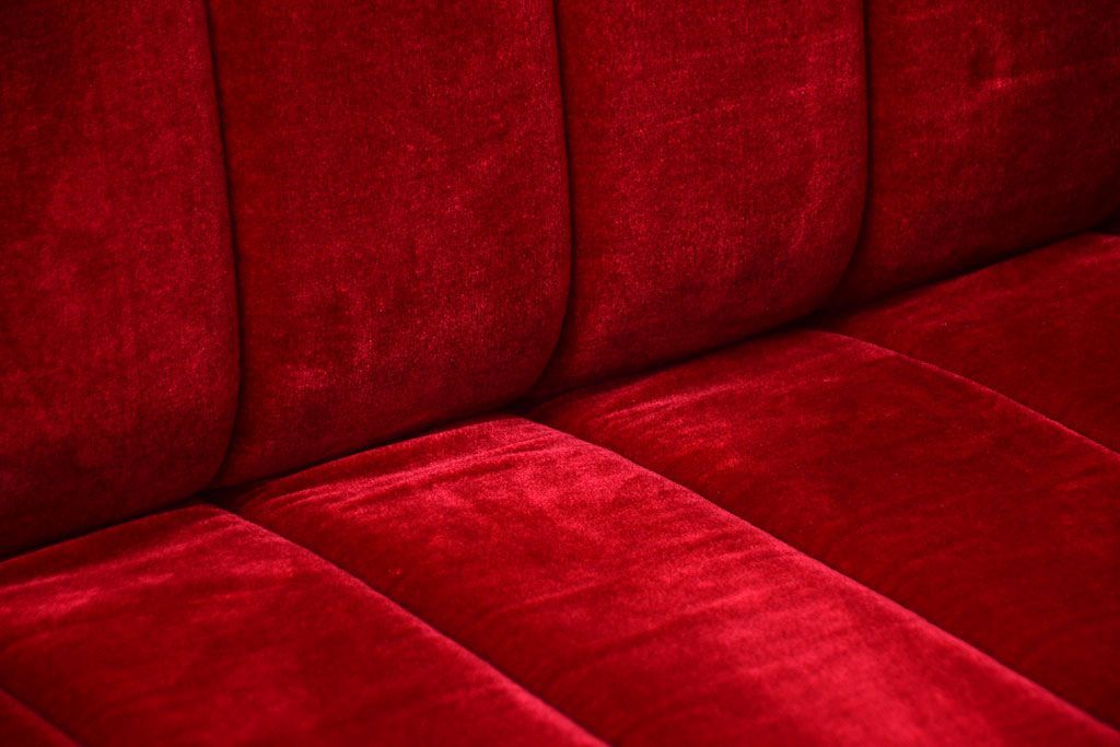ヴィンテージ家具　ビンテージ　上品なデザイン!赤色布地の高級ソファ