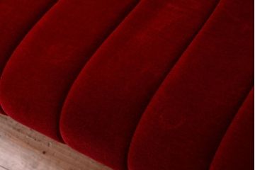 ヴィンテージ家具　ビンテージ　上品なデザイン!赤色布地の高級ソファ