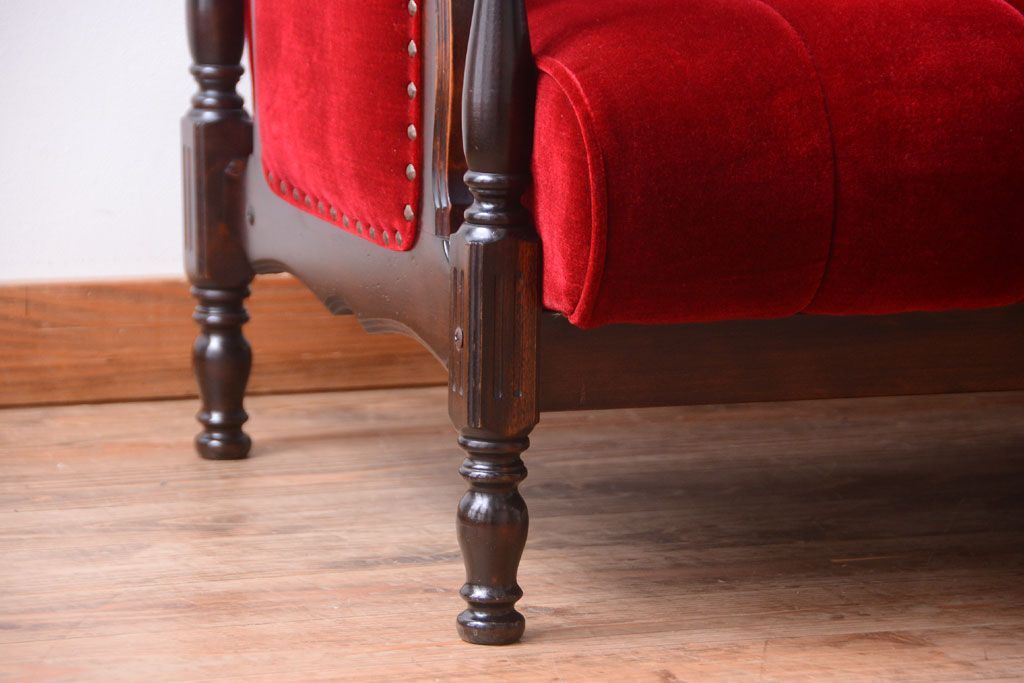 ヴィンテージ家具　ビンテージ　上品なデザイン!赤色布地の高級ソファ