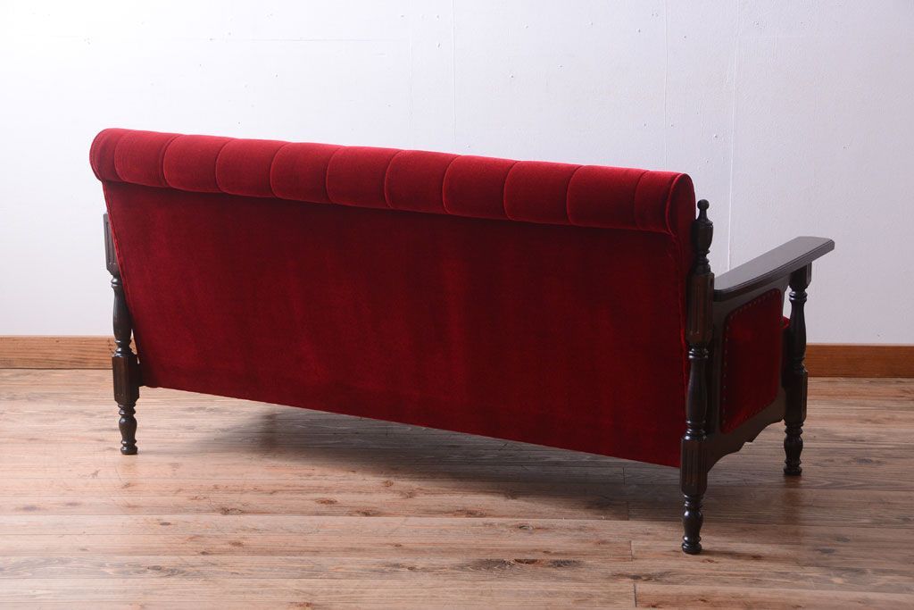 ヴィンテージ家具　ビンテージ　上品なデザイン!赤色布地の高級ソファ