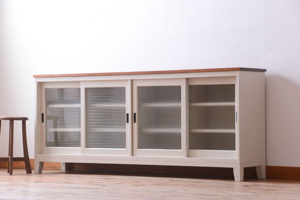 アンティーク家具　ペイント　モールガラス入り!4枚扉のカウンターテーブル