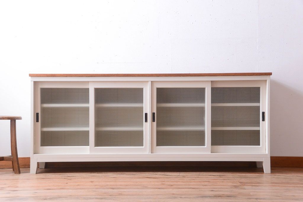 アンティーク家具　ペイント　モールガラス入り!4枚扉のカウンターテーブル