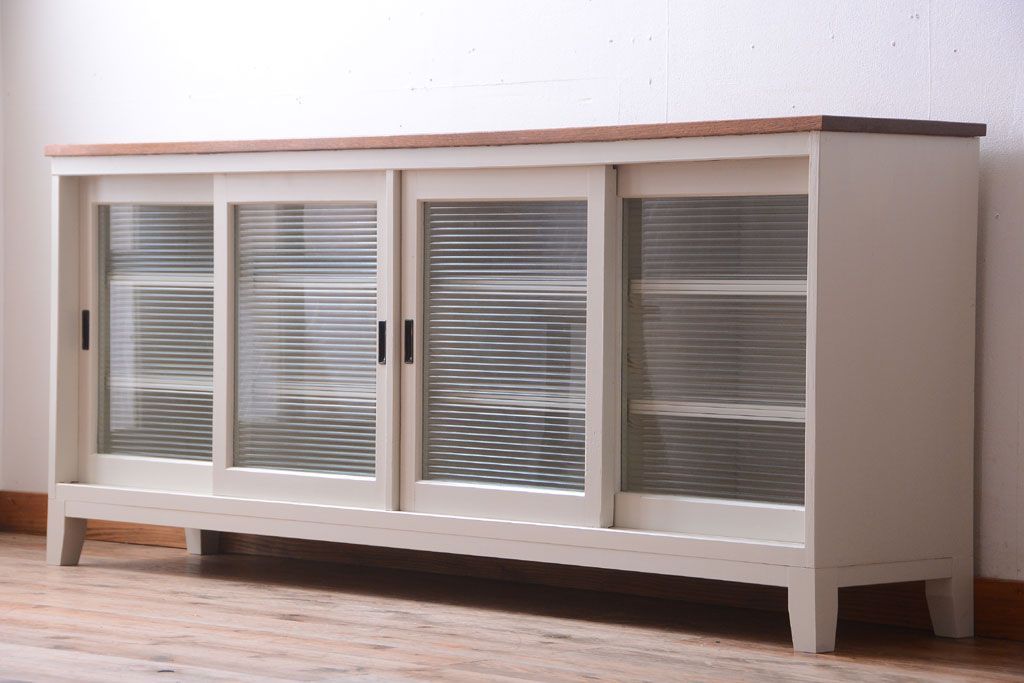 アンティーク家具　ペイント　モールガラス入り!4枚扉のカウンターテーブル