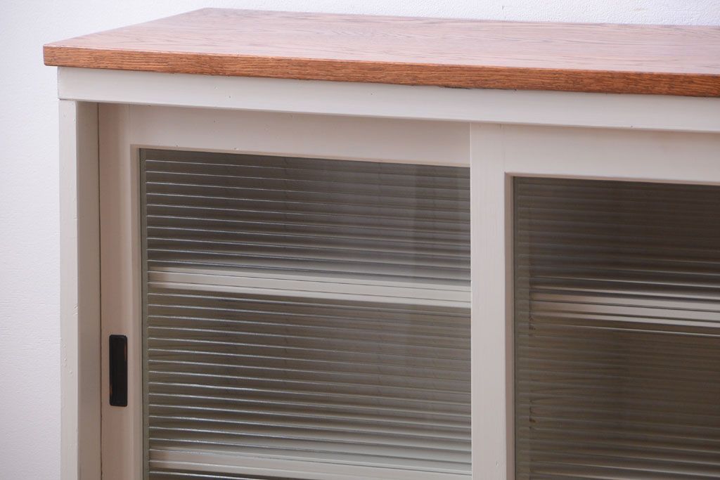 アンティーク家具　ペイント　モールガラス入り!4枚扉のカウンターテーブル