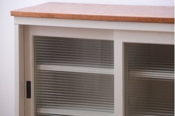 アンティーク家具　ペイント　モールガラス入り!4枚扉のカウンターテーブル