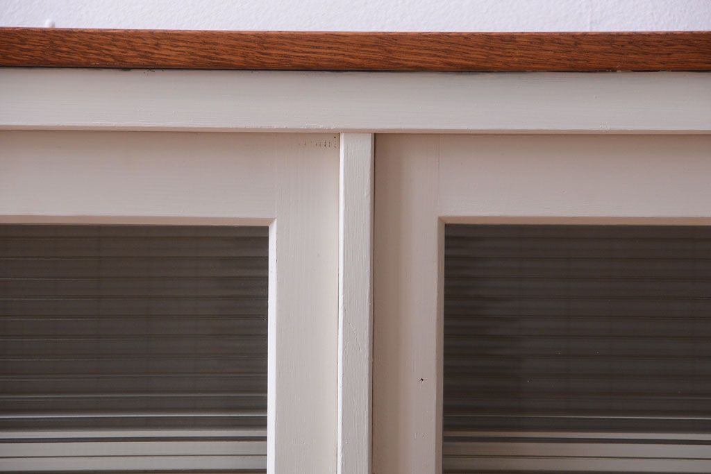 アンティーク家具　ペイント　モールガラス入り!4枚扉のカウンターテーブル