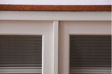 アンティーク家具　ペイント　モールガラス入り!4枚扉のカウンターテーブル