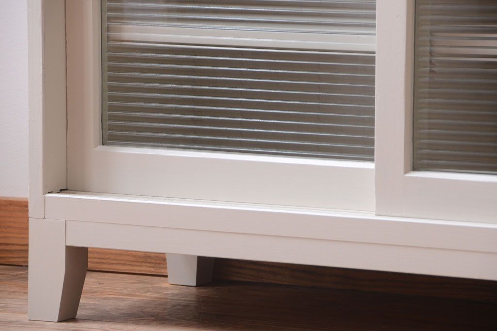 アンティーク家具　ペイント　モールガラス入り!4枚扉のカウンターテーブル