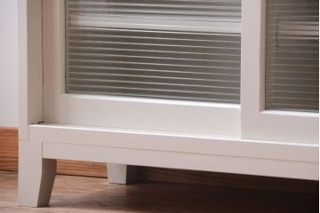 アンティーク家具　ペイント　モールガラス入り!4枚扉のカウンターテーブル