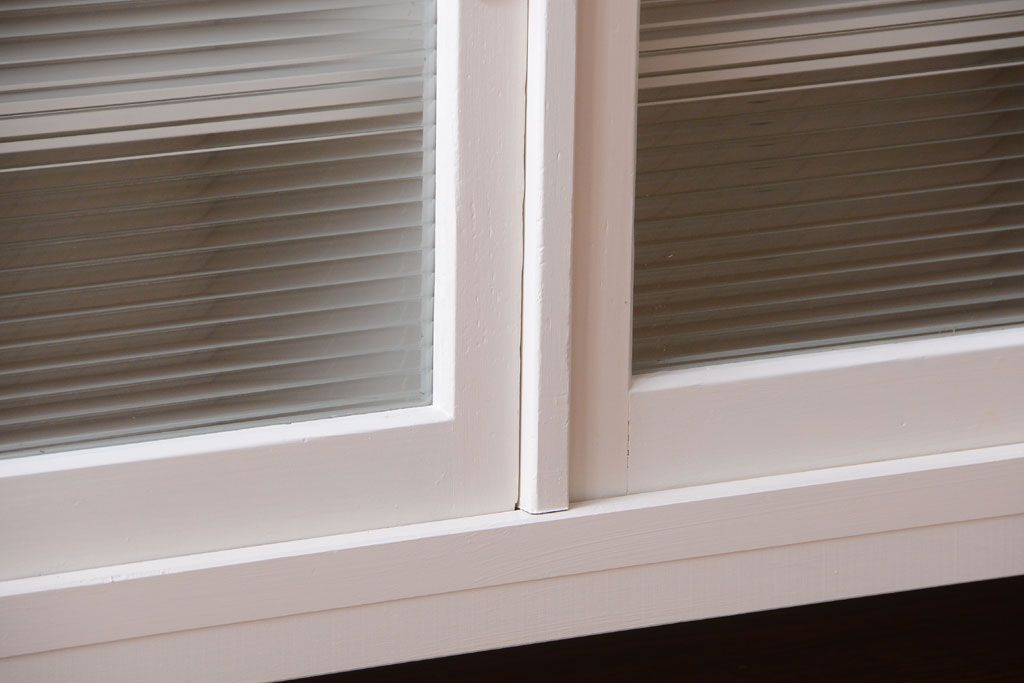 アンティーク家具　ペイント　モールガラス入り!4枚扉のカウンターテーブル