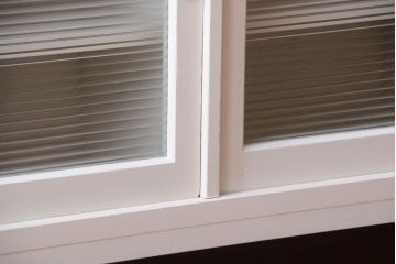 アンティーク家具　ペイント　モールガラス入り!4枚扉のカウンターテーブル