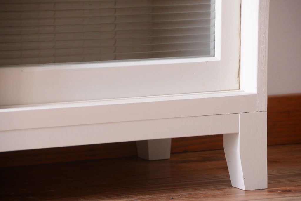 アンティーク家具　ペイント　モールガラス入り!4枚扉のカウンターテーブル