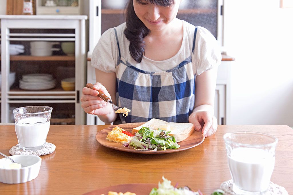 レトロ家具　昭和レトロ　ナラ材天板のアンティークダイニングテーブル