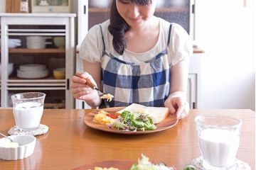 レトロ家具　昭和レトロ　ナラ材天板のアンティークダイニングテーブル