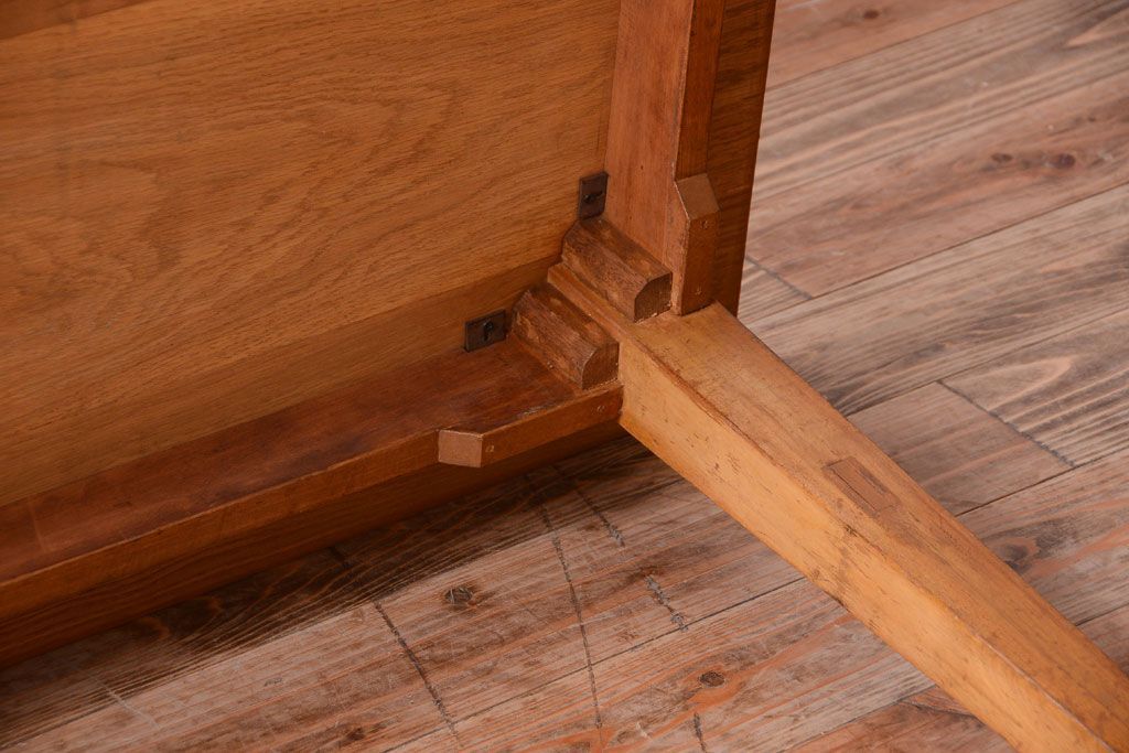 レトロ家具　昭和レトロ　ナラ材天板のアンティークダイニングテーブル