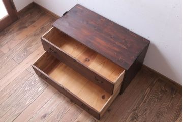 アンティーク家具　和製アンティーク　シンプルな古い木製の箪笥ローボード(衣装箪笥)