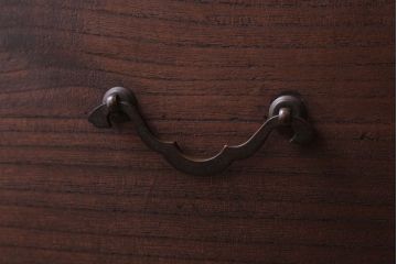 アンティーク家具　和製アンティーク　シンプルな古い木製の箪笥ローボード(衣装箪笥)