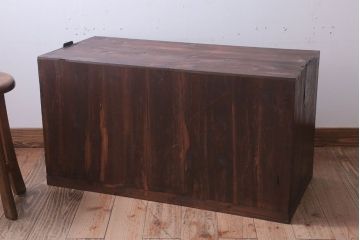 アンティーク家具　和製アンティーク　シンプルな古い木製の箪笥ローボード(衣装箪笥)