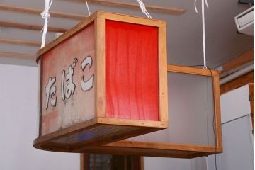 アンティーク雑貨　昭和レトロ　希少!たばこ屋さんの古い吊り看板(ガラスケース)