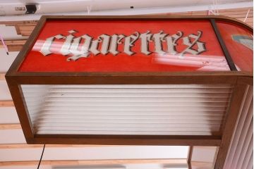 アンティーク雑貨　昭和レトロ　希少!たばこ屋さんの古い吊り看板(ガラスケース)