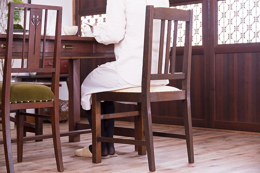 レトロ家具　和製アンティーク　本革座面のレトロなチェア(椅子)