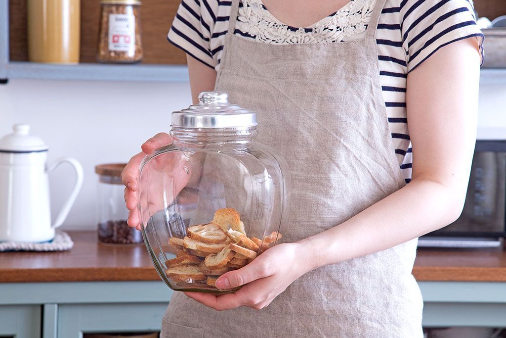 アンティーク雑貨　昭和レトロ　蓋付き!アンティークのガラス瓶(ビン)(1)