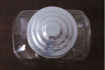 アンティーク雑貨　昭和レトロ　蓋付き!アンティークのガラス瓶(ビン)(1)