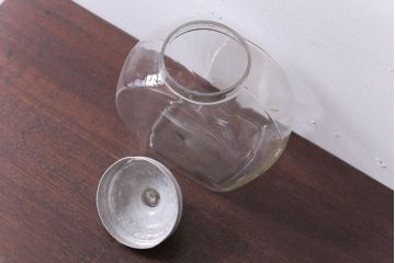 アンティーク雑貨　昭和レトロ　蓋付き!アンティークのガラス瓶(ビン)(2)