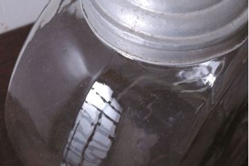 アンティーク雑貨　昭和レトロ　蓋付き!アンティークのガラス瓶(ビン)(2)