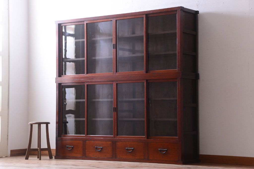 アンティーク家具　和製アンティーク　大正　4枚引き戸の檜材製重ね収納棚(戸棚)