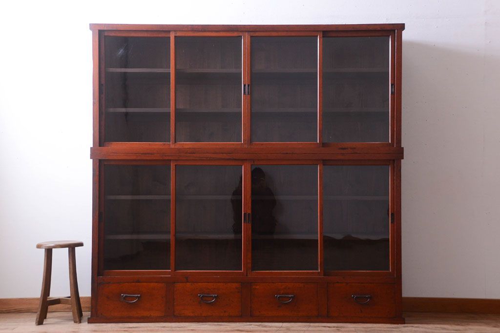 アンティーク家具　和製アンティーク　大正　4枚引き戸の檜材製重ね収納棚(戸棚)