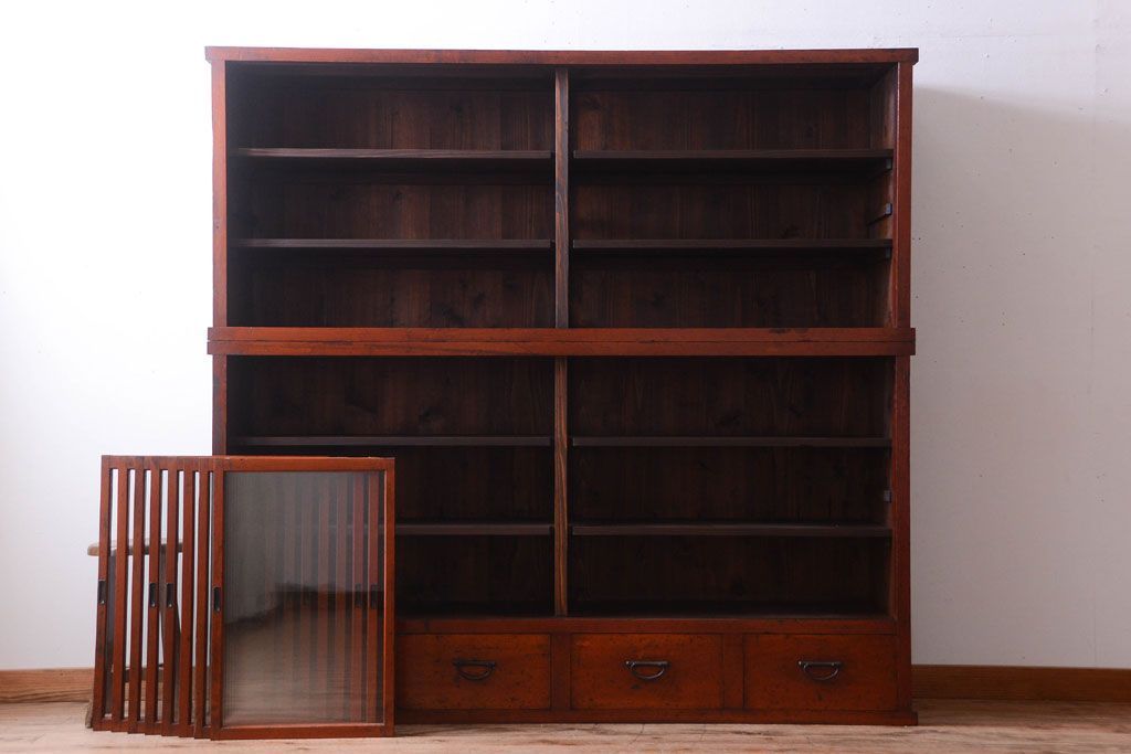 アンティーク家具　和製アンティーク　大正　4枚引き戸の檜材製重ね収納棚(戸棚)