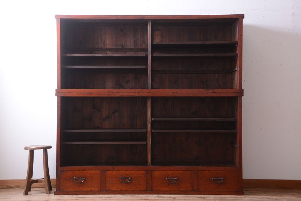 アンティーク家具　和製アンティーク　大正　4枚引き戸の檜材製重ね収納棚(戸棚)