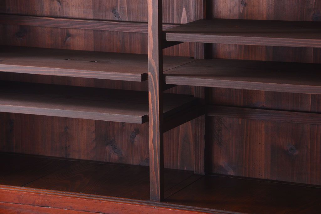 アンティーク家具　和製アンティーク　大正　4枚引き戸の檜材製重ね収納棚(戸棚)