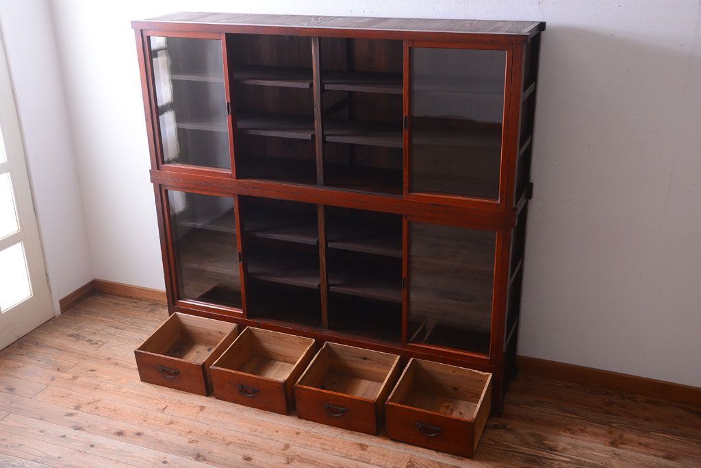 アンティーク家具　和製アンティーク　大正　4枚引き戸の檜材製重ね収納棚(戸棚)