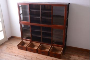 アンティーク家具　和製アンティーク　大正　4枚引き戸の檜材製重ね収納棚(戸棚)