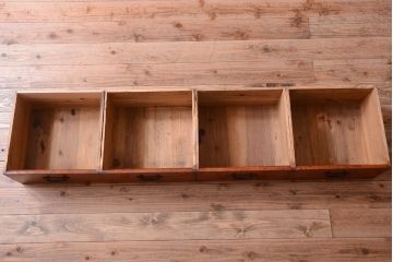 アンティーク家具　和製アンティーク　大正　4枚引き戸の檜材製重ね収納棚(戸棚)