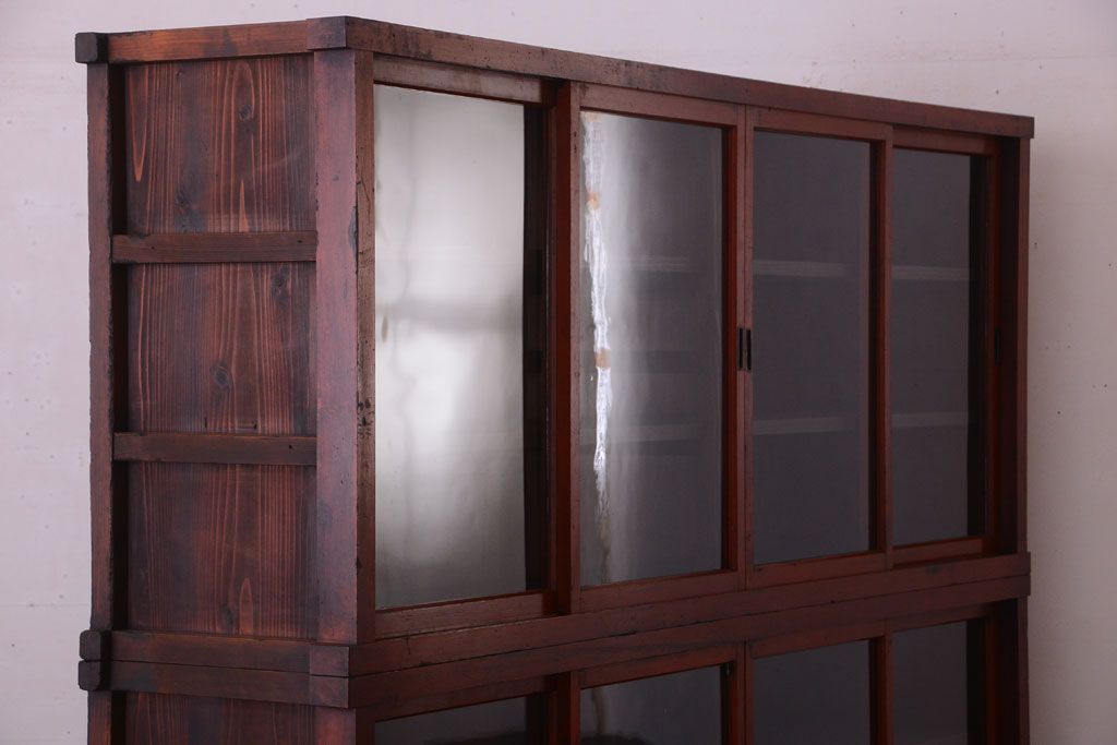 アンティーク家具　和製アンティーク　大正　4枚引き戸の檜材製重ね収納棚(戸棚)