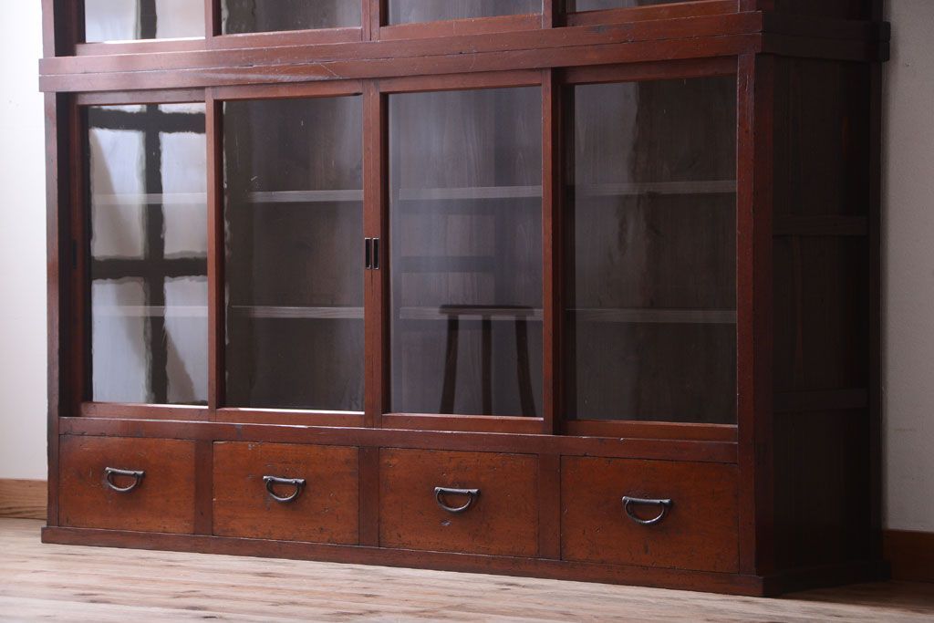 アンティーク家具　和製アンティーク　大正　4枚引き戸の檜材製重ね収納棚(戸棚)