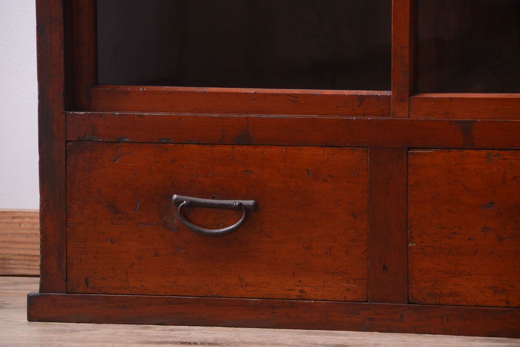 アンティーク家具　和製アンティーク　大正　4枚引き戸の檜材製重ね収納棚(戸棚)