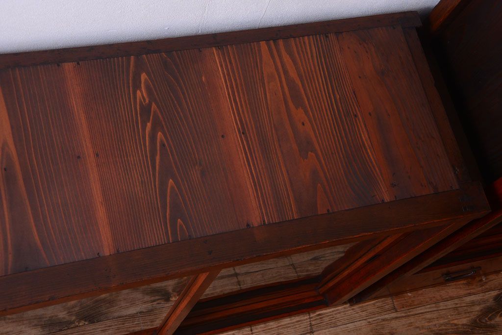 アンティーク家具　和製アンティーク　大正　4枚引き戸の檜材製重ね収納棚(戸棚)