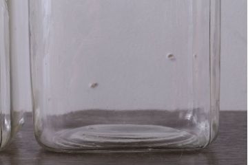 アンティーク雑貨　昭和レトロ　蓋付き!アンティークのガラス瓶(ビン)2個セット