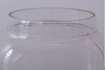 アンティーク雑貨　昭和レトロ　蓋付き!アンティークのガラス瓶(ビン)2個セット