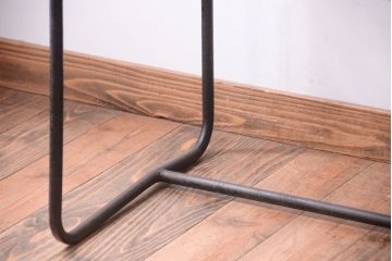 ヴィンテージ家具　ビンテージ　天板・引き出し前板オーク材の古い鉄脚テーブル(平机)