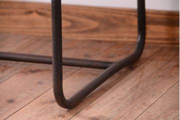 ヴィンテージ家具　ビンテージ　天板・引き出し前板オーク材の古い鉄脚テーブル(平机)