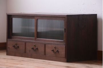 アンティーク家具　和製アンティーク　モールガラス入り!古い木の衣装箪笥ローボード