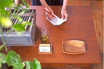 アンティーク家具　和製アンティーク　古い木の銀モールガラス戸カウンターテーブル